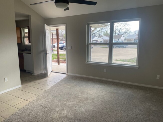 Building Photo - Cute Duplex in Dewey!