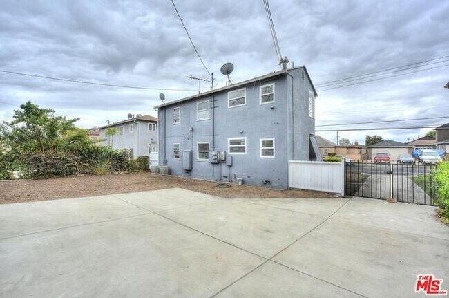 Foto del edificio - 2061 W 104th St