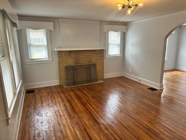 Foto del edificio - Beautiful Two Bedroom Home in Wesley Heigh...