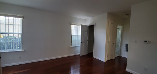 Building Photo - 347 Pasadena Ave