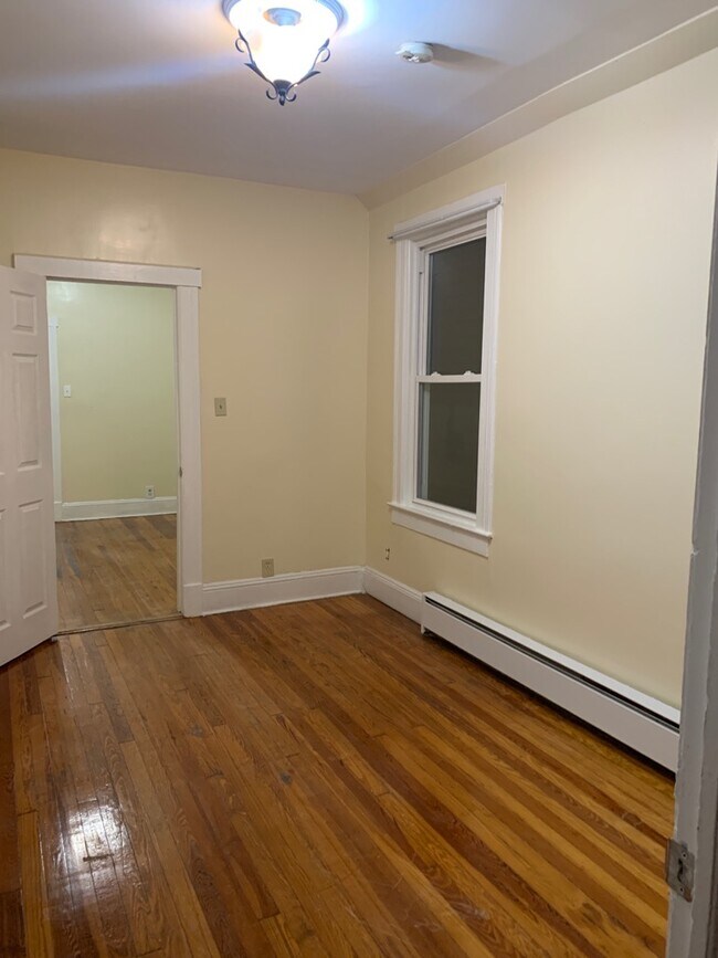 one additional room - 68 Beach St
