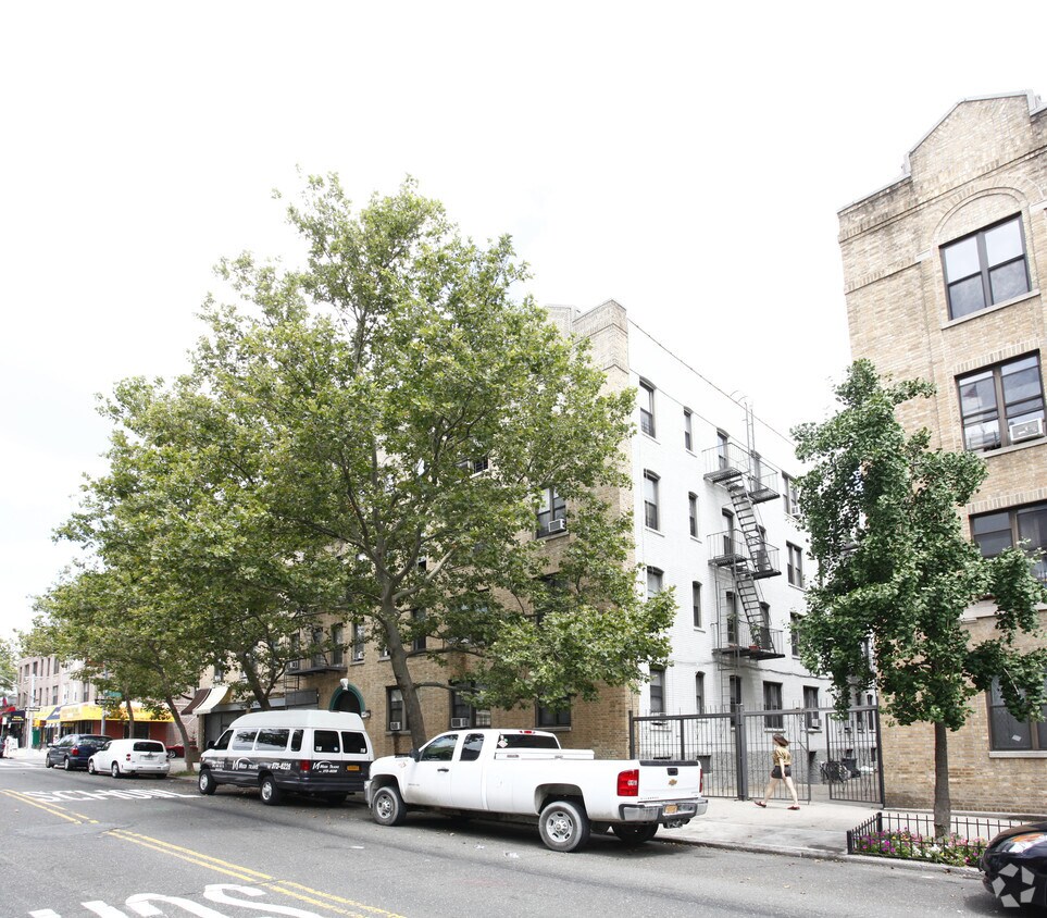Foto del edificio - 3401-07 36th Ave