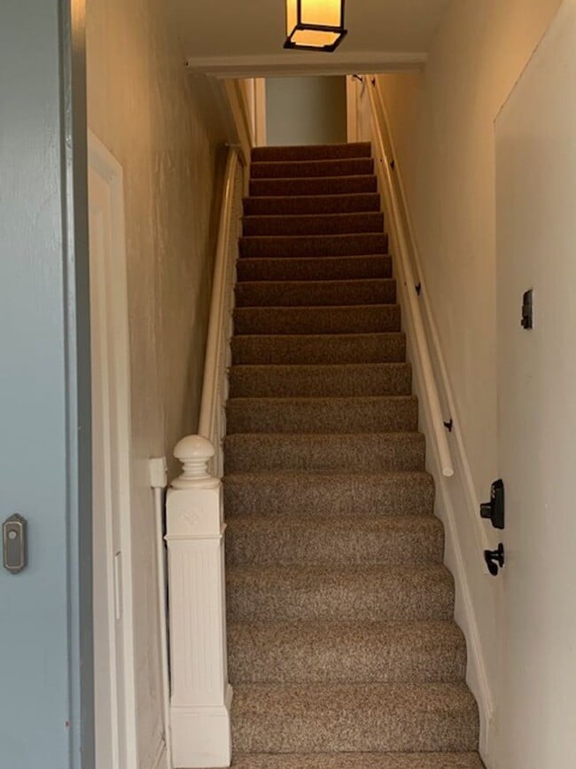 Building Photo - 453 Channing Ave