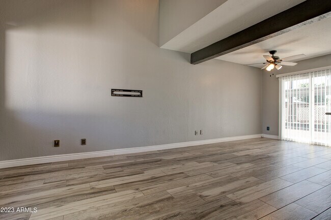 Foto del edificio - 2215 W Augusta Ave