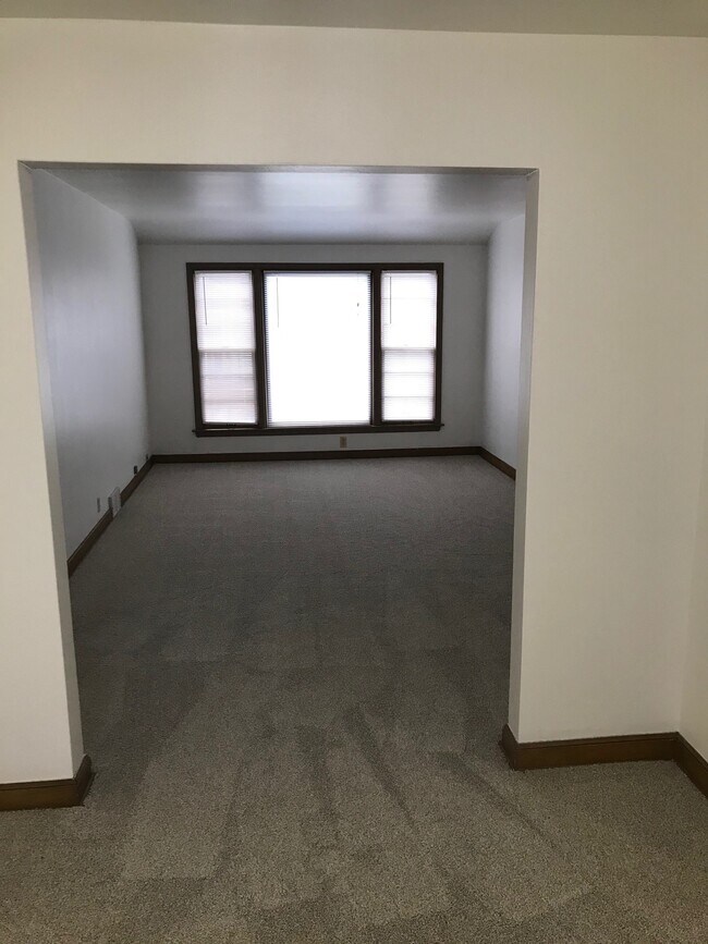 Foto del edificio - 919 E Henry Clay St
