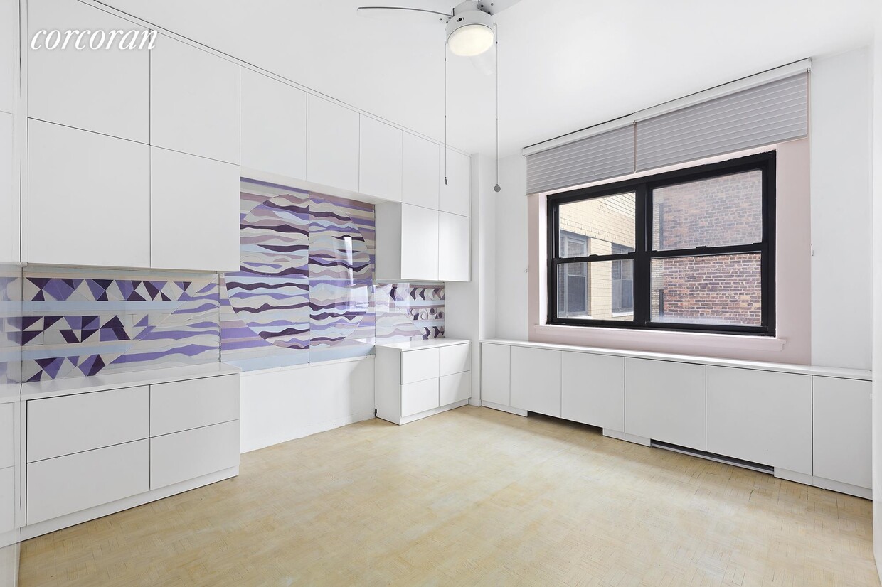 Building Photo - 357 E 57th St