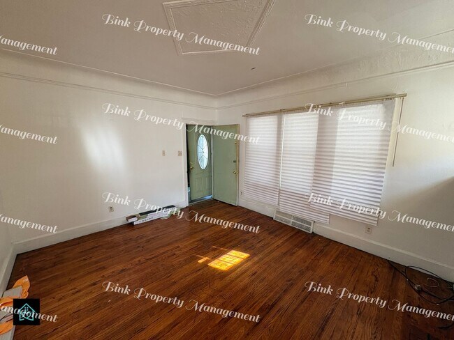 Foto del edificio - 2908 Fullerton Ave