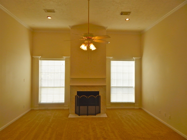 Building Photo - 3012 Oak Creek Dr