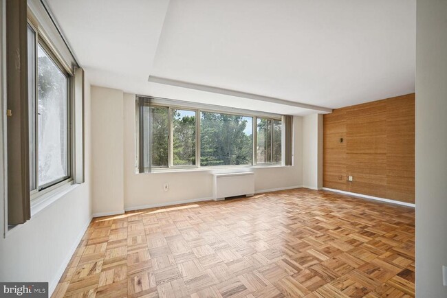 Foto del edificio - 4000 Tunlaw Rd NW