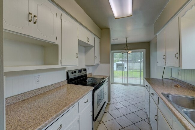 Building Photo - Updated 3-Bedroom Home with Spacious Backy...