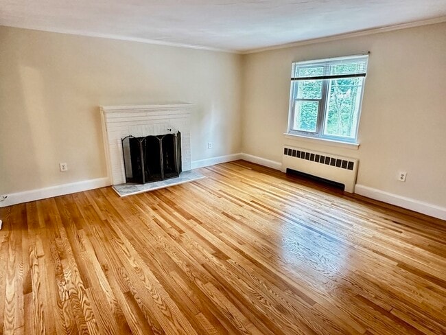 Building Photo - 27 Heath St