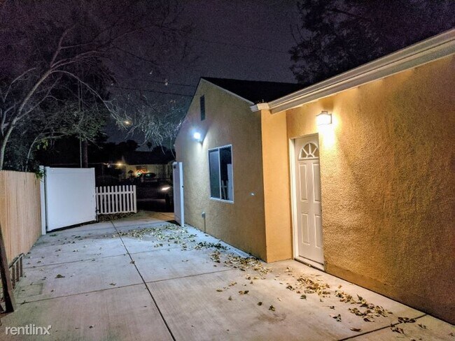 Building Photo - 2 br, 2 bath House - 6848 Willis Ave.,