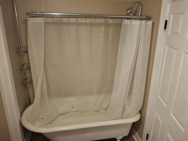 Building Photo - 614 5th St