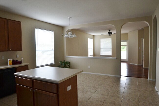 Building Photo - Alamo Ranch - 3/2
