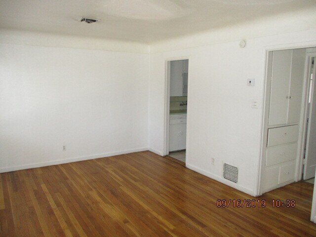 Building Photo - 221 Gass Ave