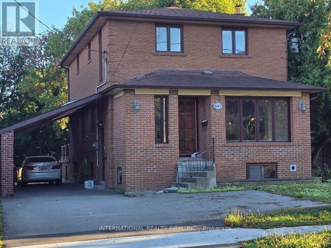 Building Photo - 607 Coldstream Ave