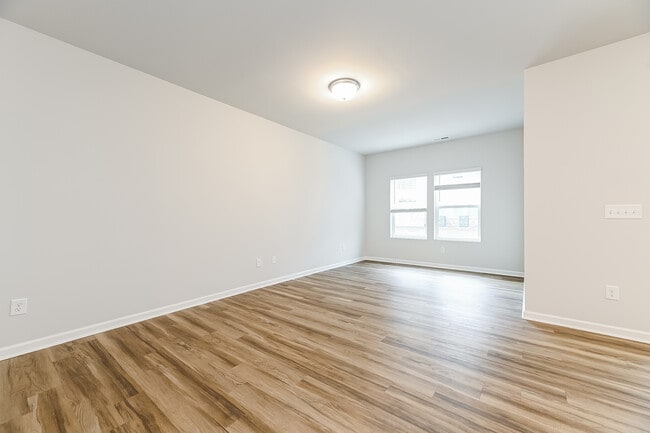 Building Photo - 2800 Summer Townes Wy