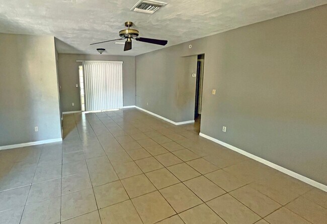 Building Photo - 4514 Cynthia Ln