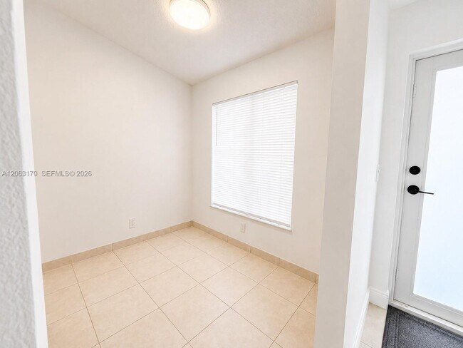 Foto del edificio - 5820 N Park Rd