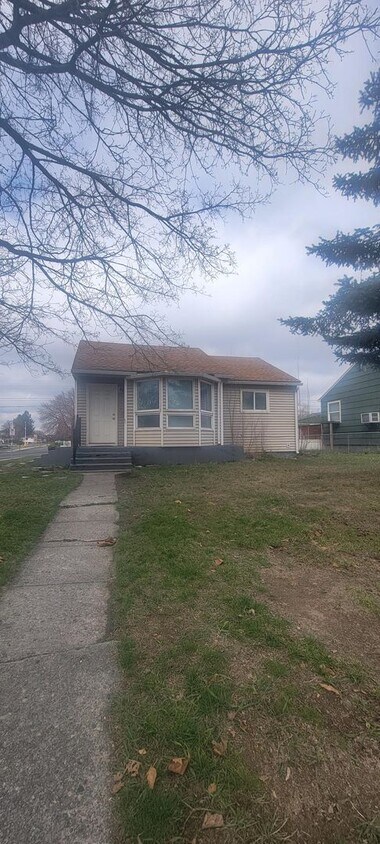 Primary Photo - Great North Side 3 bedroom 2 bath home