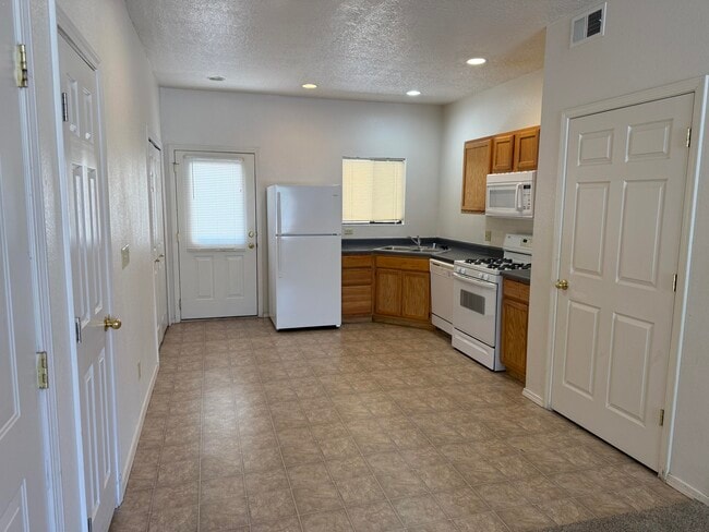 Building Photo - 4256 Sabana Loop SE