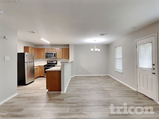 Foto del edificio - 2910 Candleside Dr