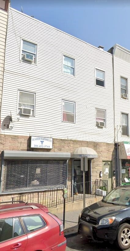 Primary Photo - 8 Jordan Ave