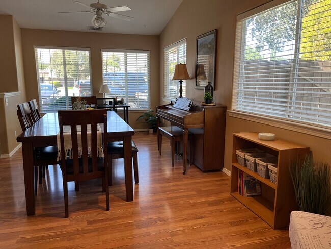 Building Photo - 1503 Las Brisas Dr