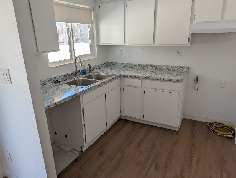 Foto principal - 13602 Cypress Ave
