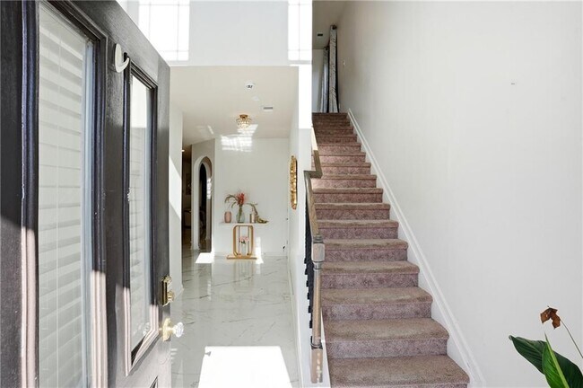 Foto del edificio - 341 Emporia Loop