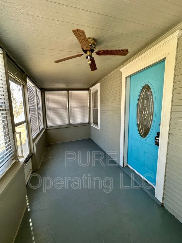 Building Photo - 4225 S 39th Ave