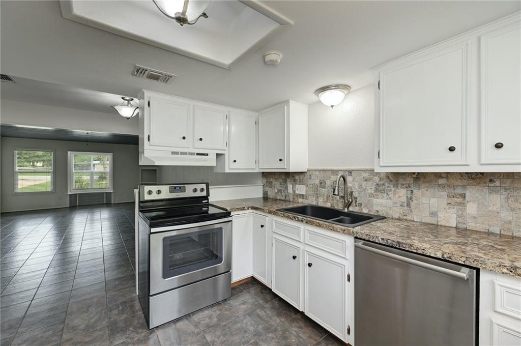 Foto del edificio - 5618 Oak Blvd