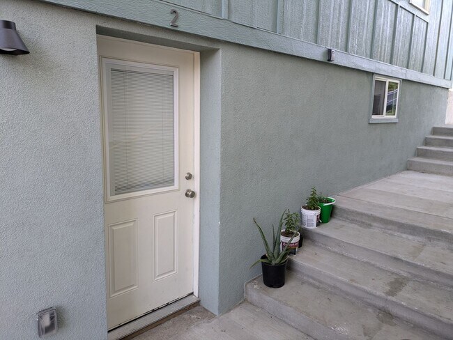 Building Photo - 220 E 7th St