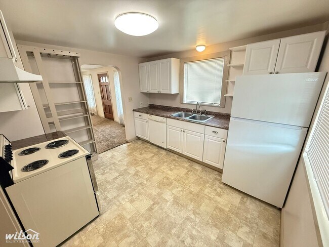 Foto del edificio - 2 Bed / 1 Bath Single-Level Home with Fenced Yard