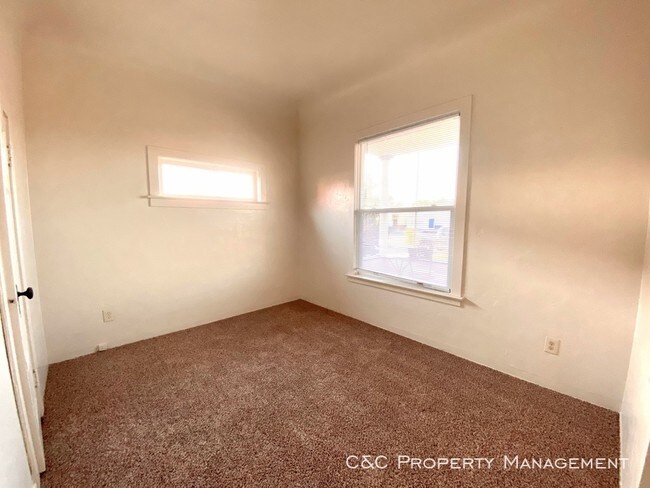 Building Photo - One Bedroom Apartment in South Salinas