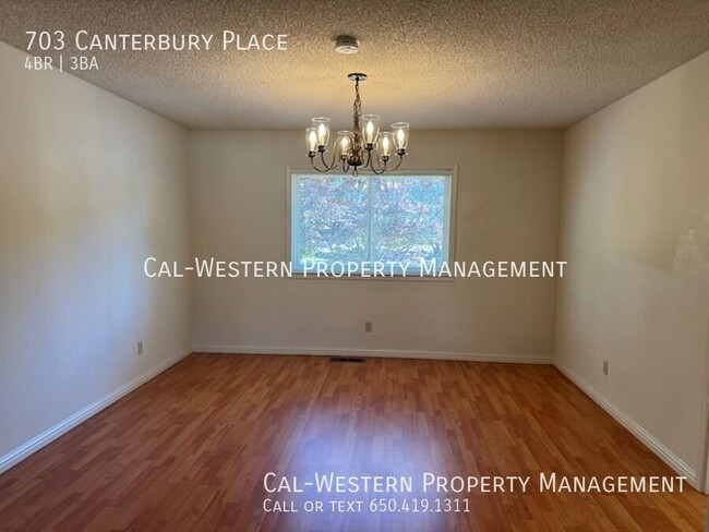 Foto del edificio - 703 Canterbury Pl