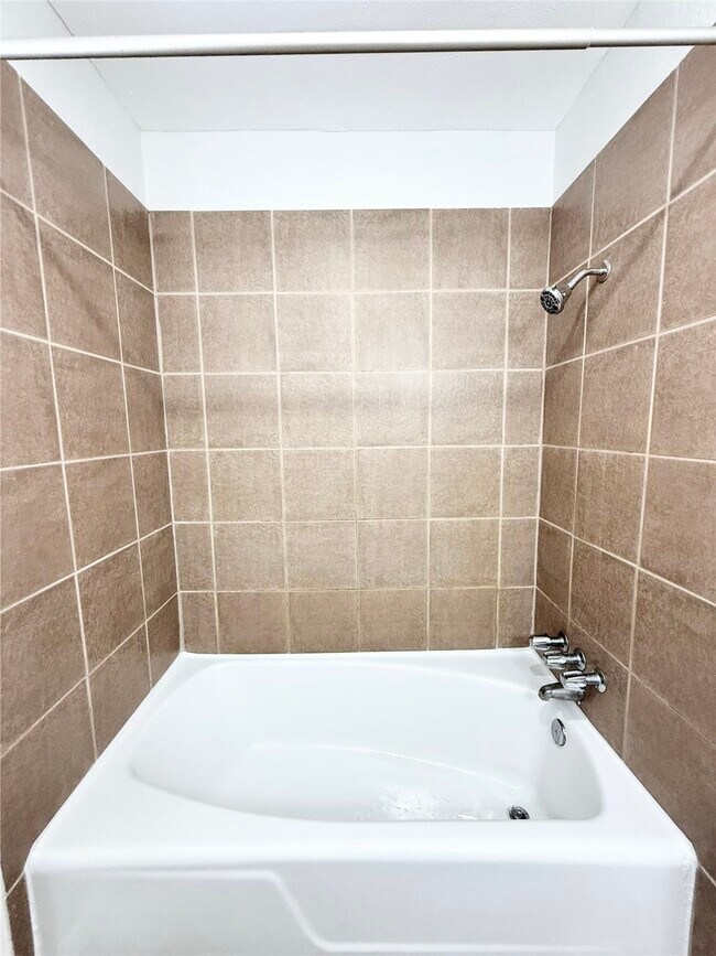 Foto del edificio - 1141 N Durham Dr