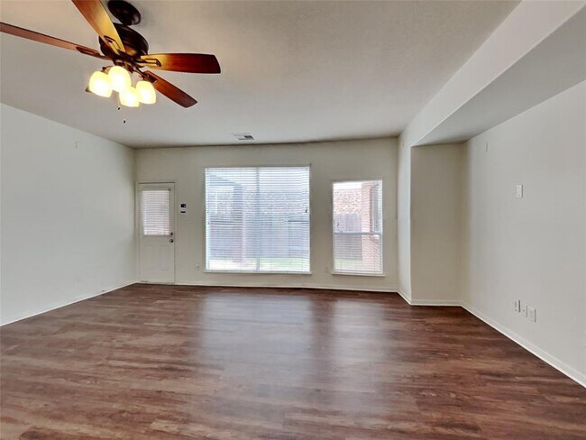 Foto del edificio - 4822 Wilderness Glen Ct