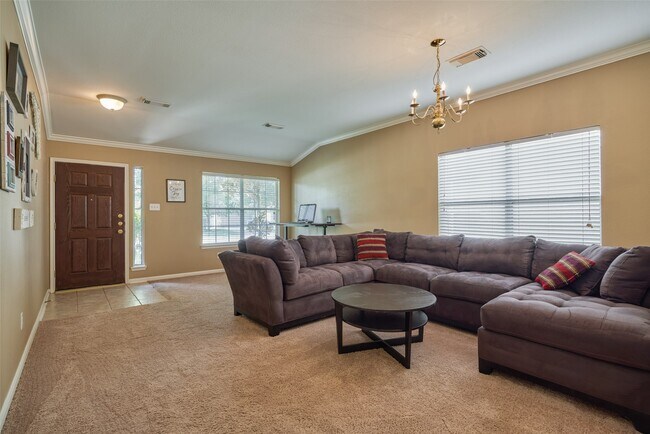 Foto del edificio - 6214 Channelbrook Ln