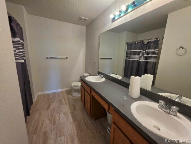 Foto del edificio - 9222 E Waller Ln
