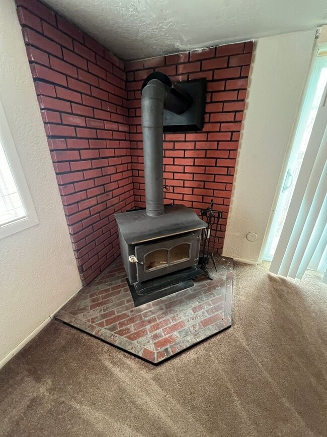 Building Photo - RENT REDUCED: Base of Mt Elden - 3 Bedroom...