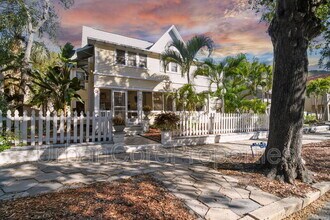 Building Photo - 235 7th Ave N