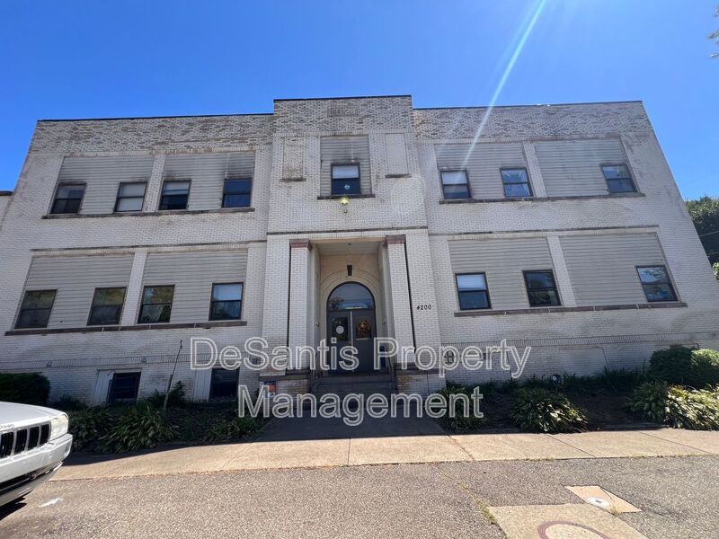 Primary Photo - 4200 Arnold Ave