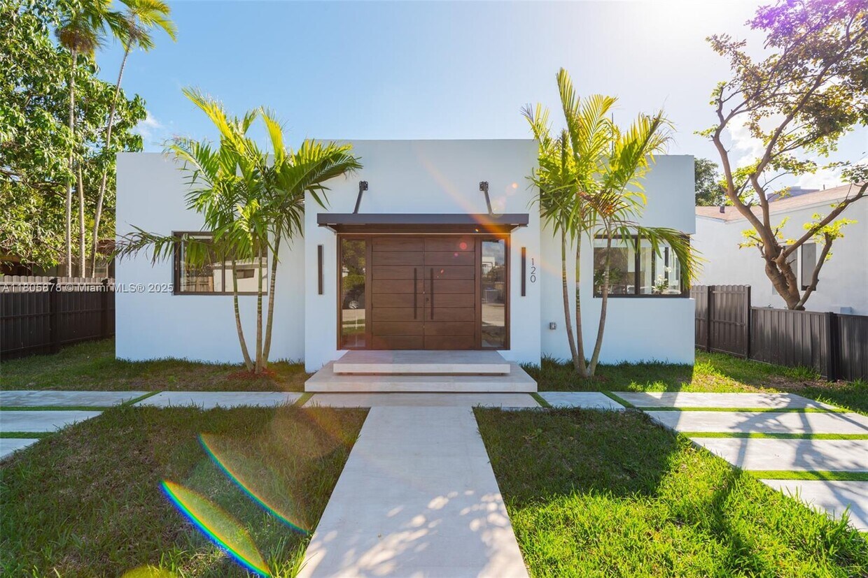 Foto principal - 120 NE 49th St