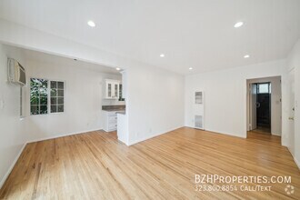Building Photo - 710 Westmount Dr