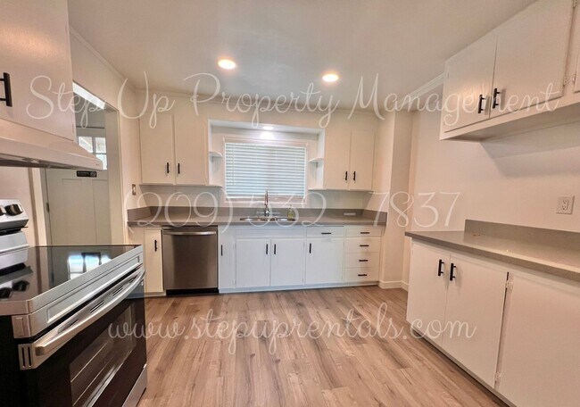 Foto del edificio - 12915 Mountain View Rd