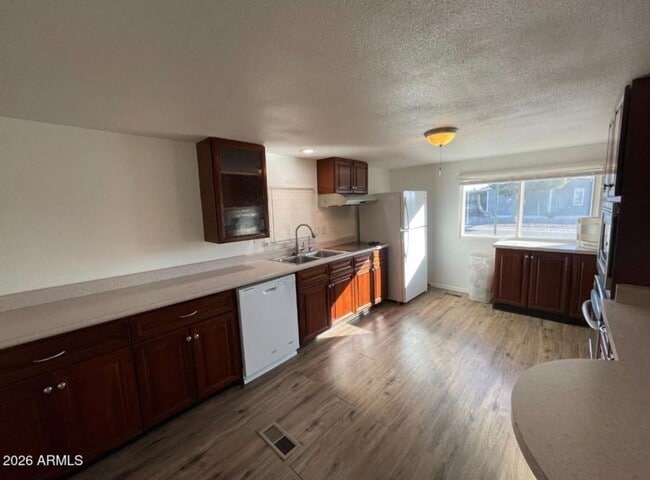 Building Photo - Charming 1 bed 1 bath in 55+ community of Florence Gardens!