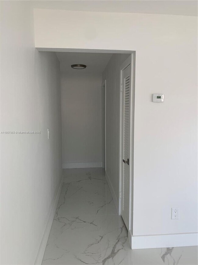 Foto del edificio - 3262 SW 23rd Terrace
