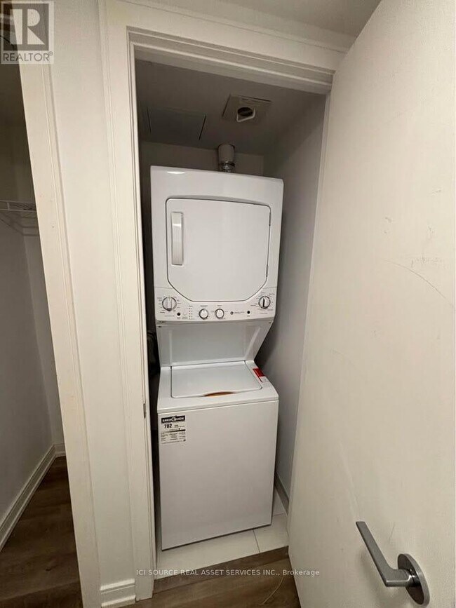 Photo du bâtiment - 1 Jarvis St