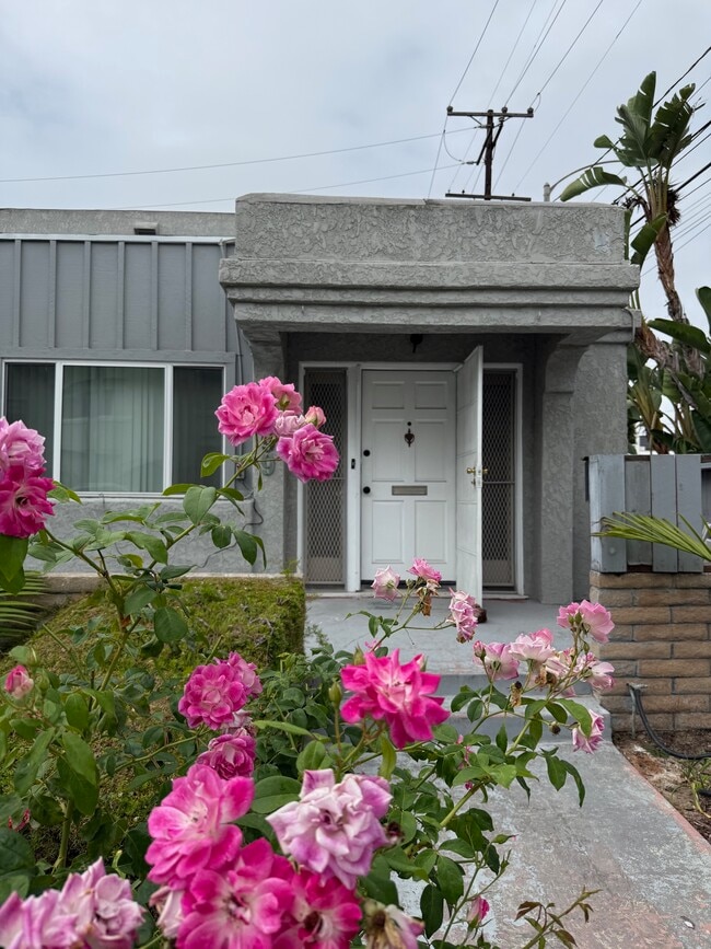 Building Photo - 299 N Lowena Dr